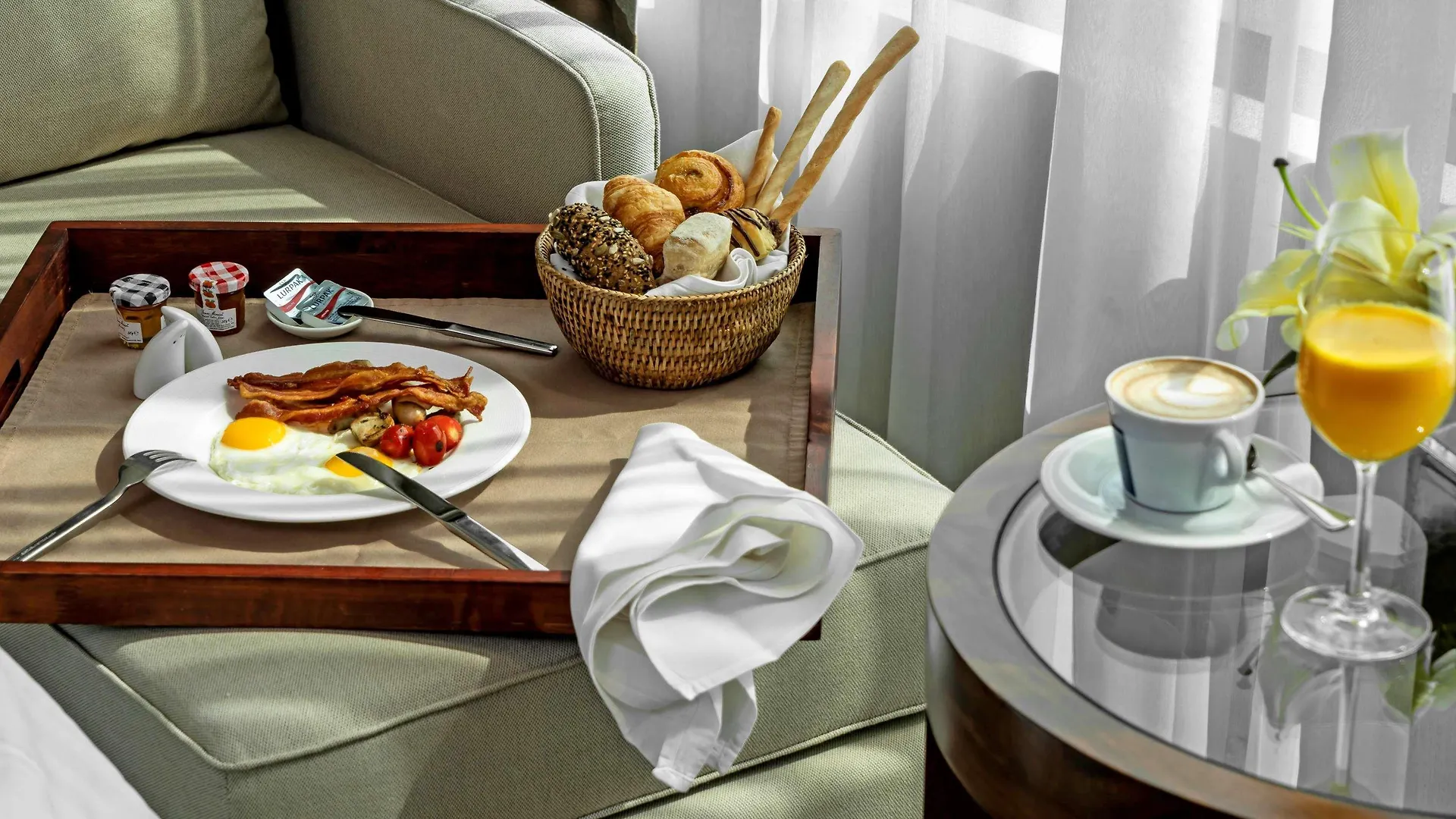 Pullman Yangon Centrepoint Hotel 5*,  Myanmar