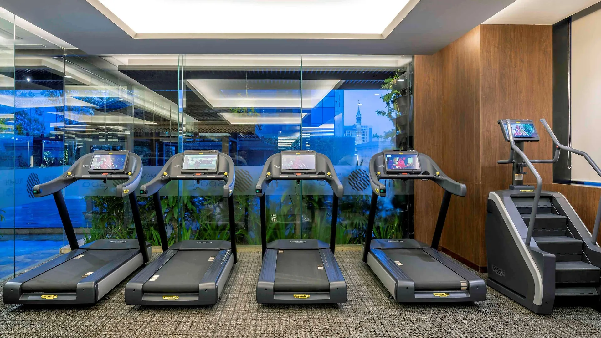 Pullman Yangon Centrepoint Hotel 5*,