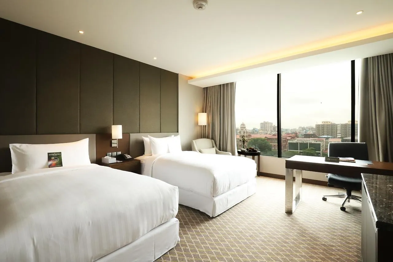 Pullman Yangon Centrepoint Hotel 5*,