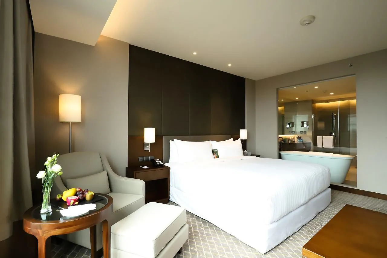 Pullman Yangon Centrepoint Hotel 5*,