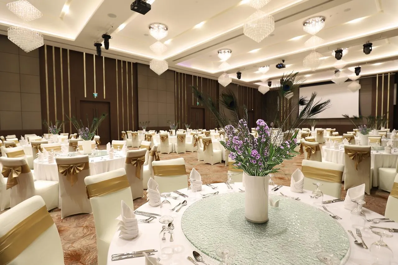 Pullman Yangon Centrepoint Hotel