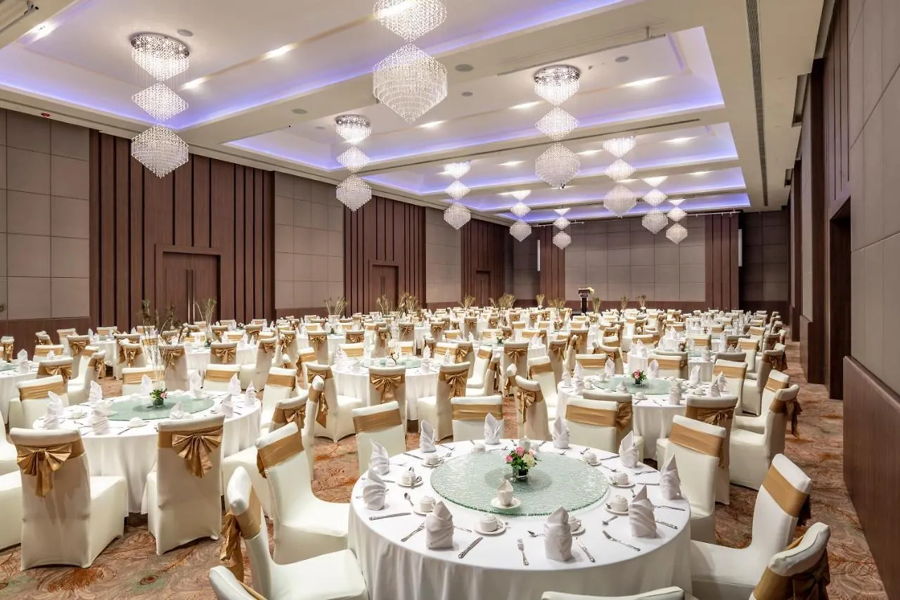 Pullman Yangon Centrepoint Hotel