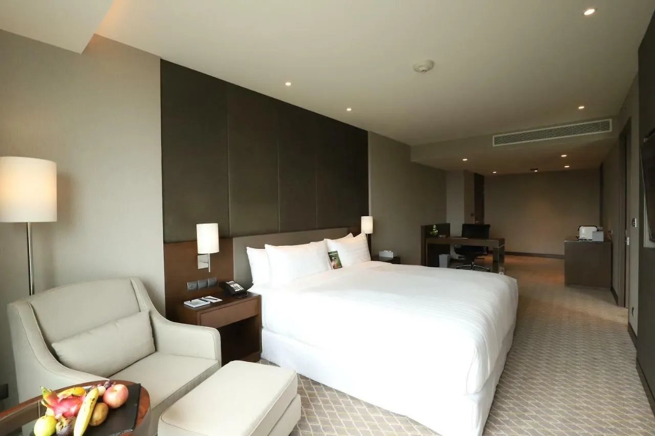 Pullman Yangon Centrepoint Hotel