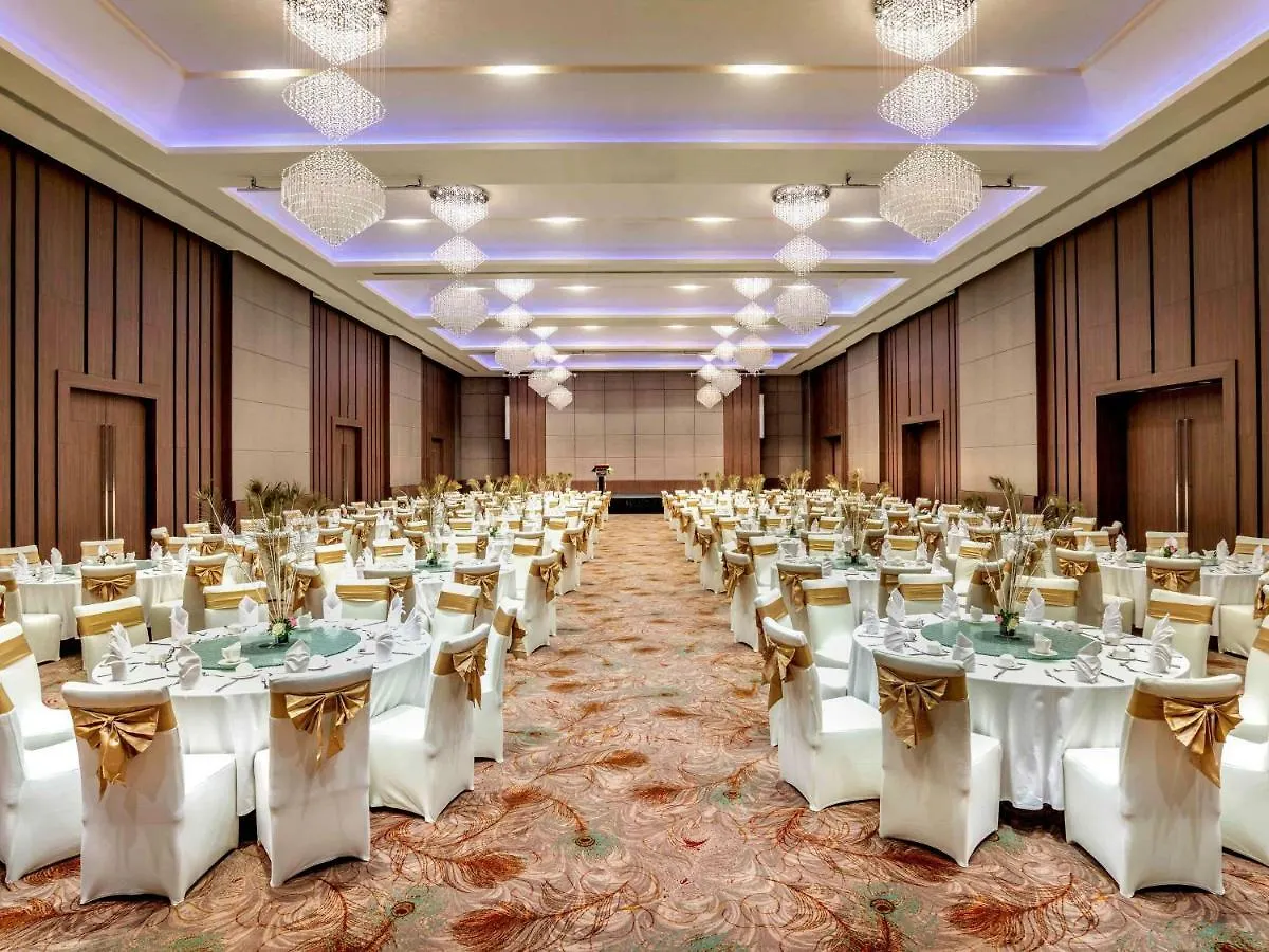 Pullman Yangon Centrepoint Hotel